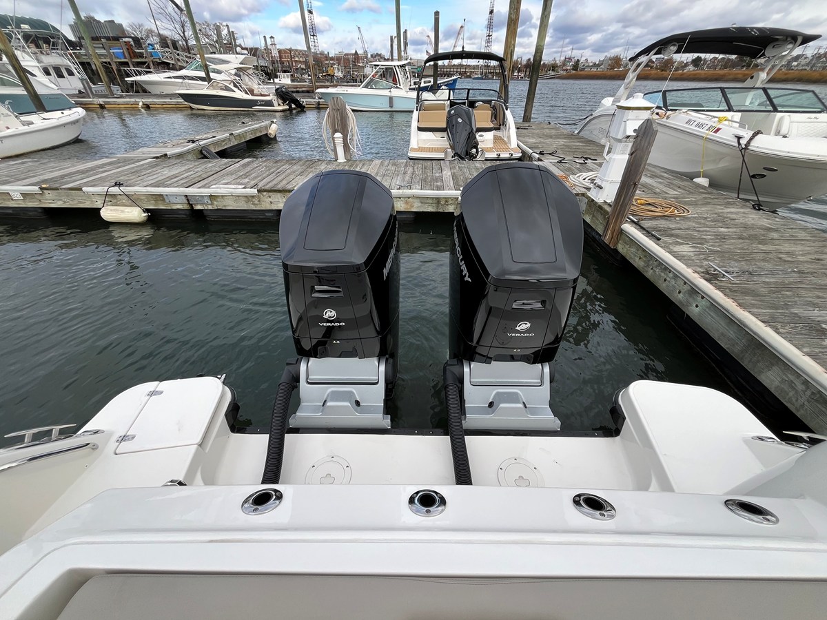 BOSTON WHALER 365 CONQUEST, photo 12