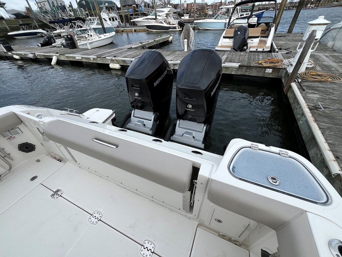BOSTON WHALER 365 CONQUEST, photo 13