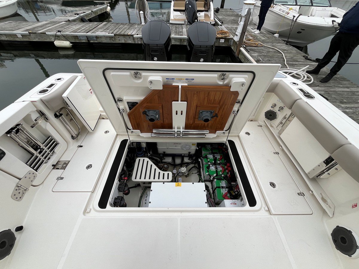BOSTON WHALER 365 CONQUEST, photo 14