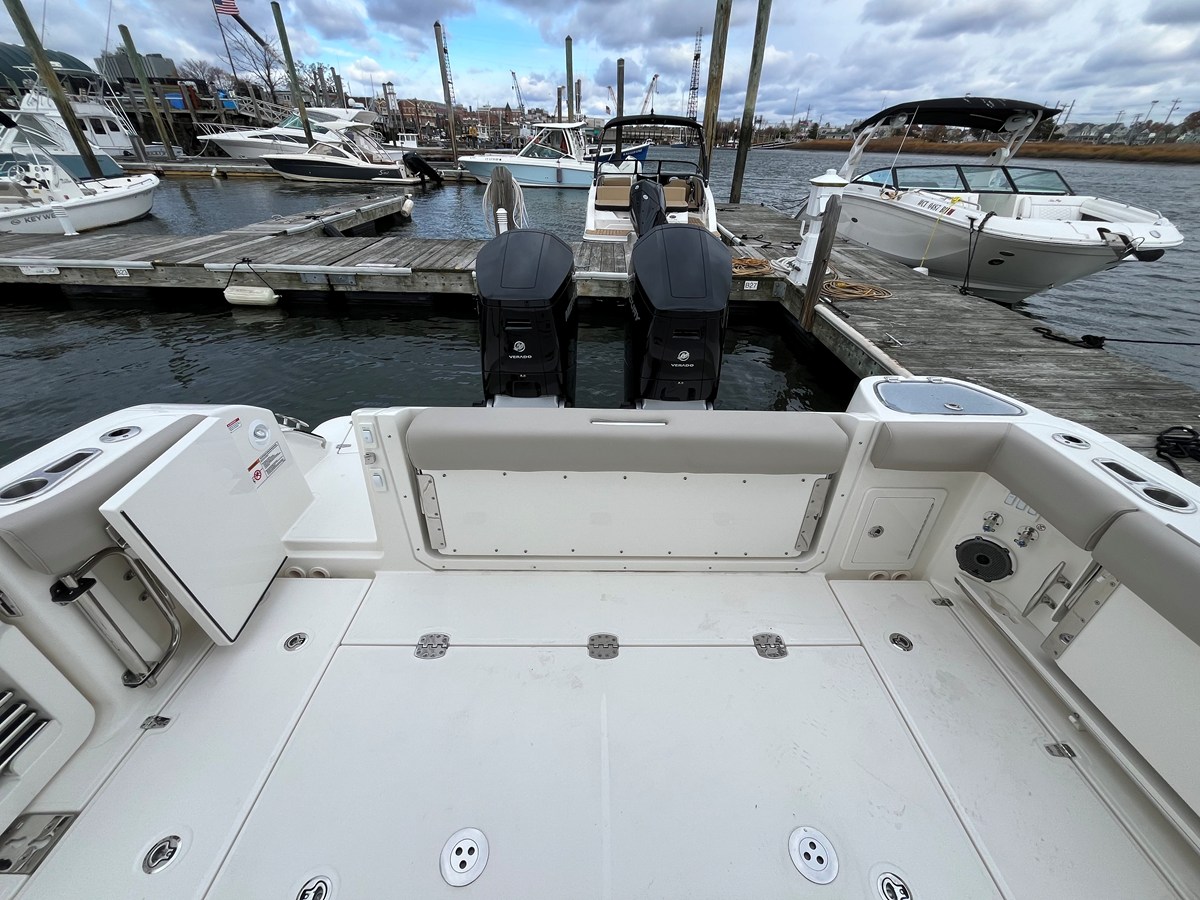 BOSTON WHALER 365 CONQUEST, photo 15