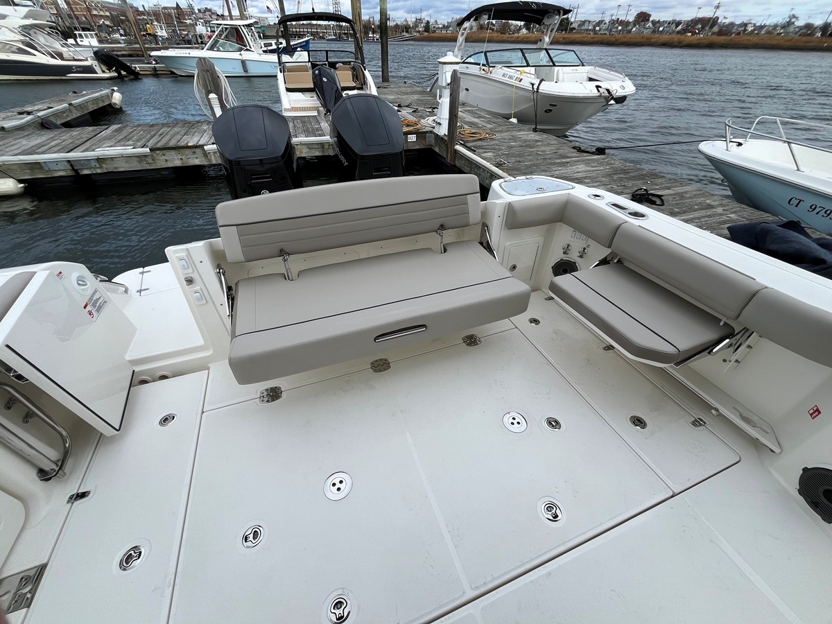 BOSTON WHALER 365 CONQUEST, photo 17