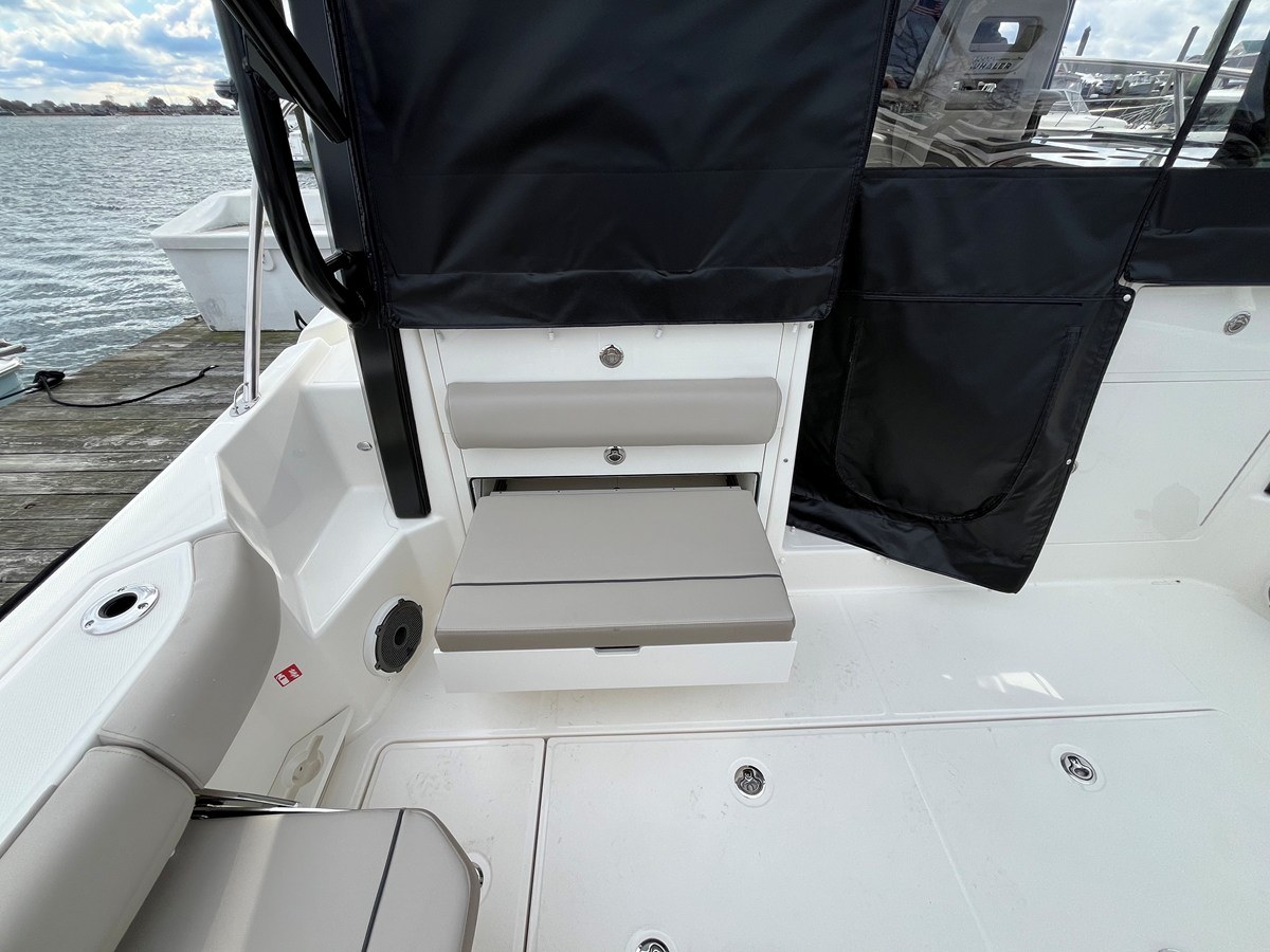 BOSTON WHALER 365 CONQUEST, photo 18