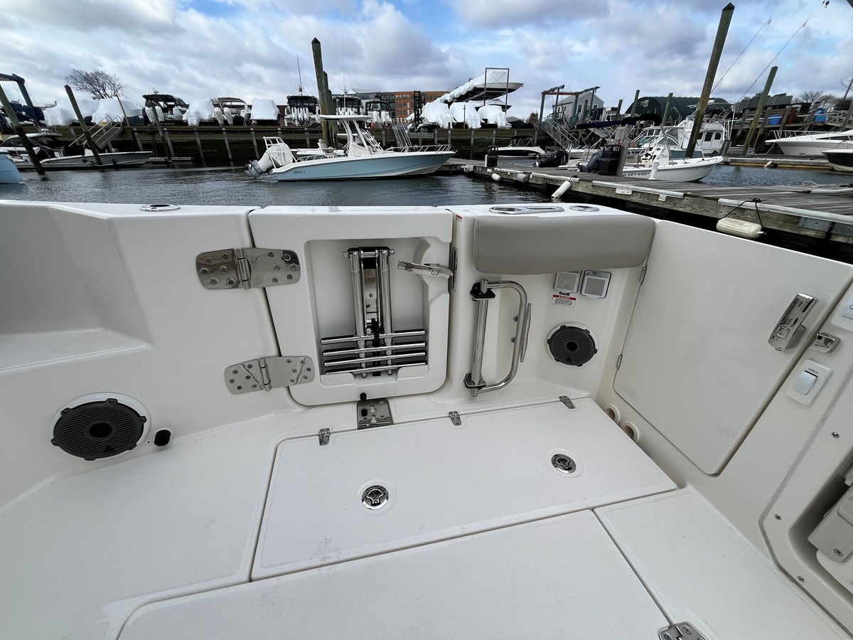 BOSTON WHALER 365 CONQUEST, photo 20