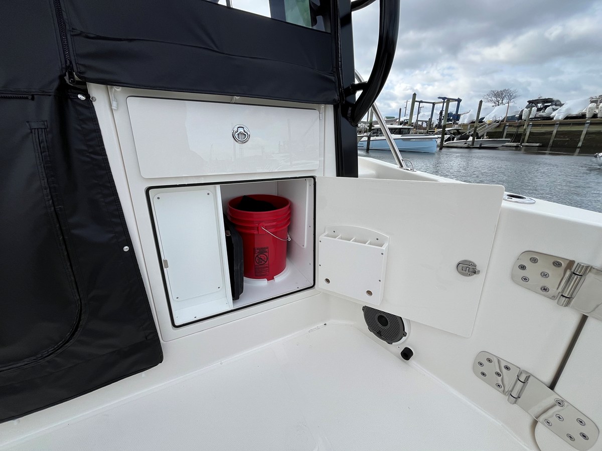 BOSTON WHALER 365 CONQUEST, photo 21
