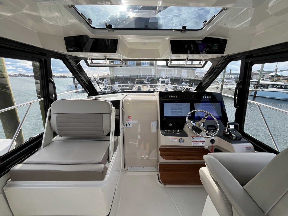 BOSTON WHALER 365 CONQUEST, photo 23