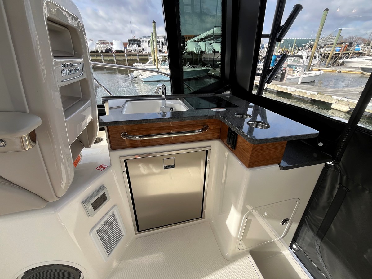 BOSTON WHALER 365 CONQUEST, photo 26