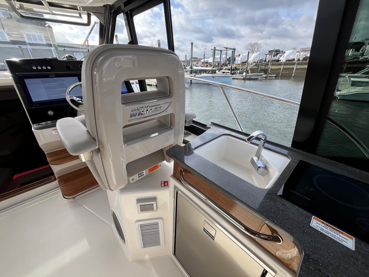 BOSTON WHALER 365 CONQUEST, photo 28