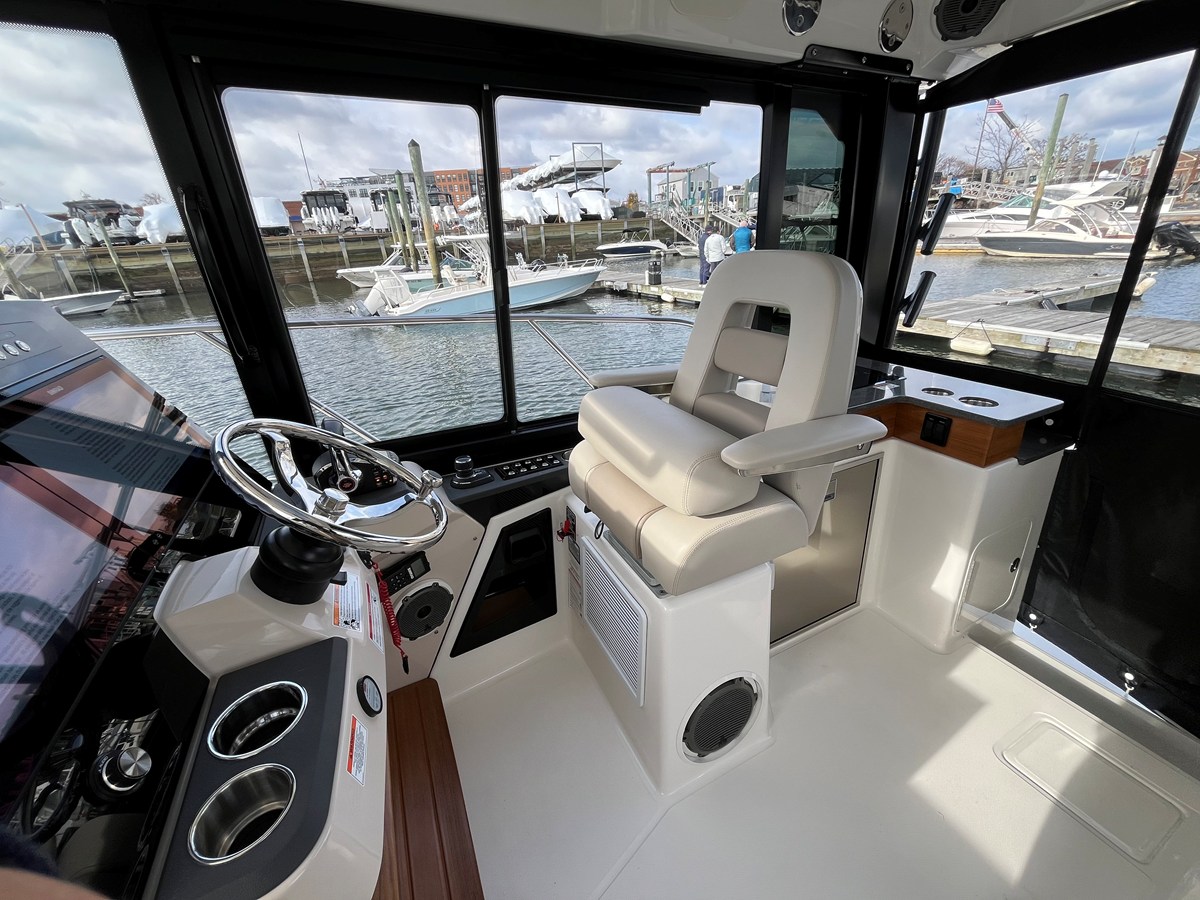 BOSTON WHALER 365 CONQUEST, photo 29