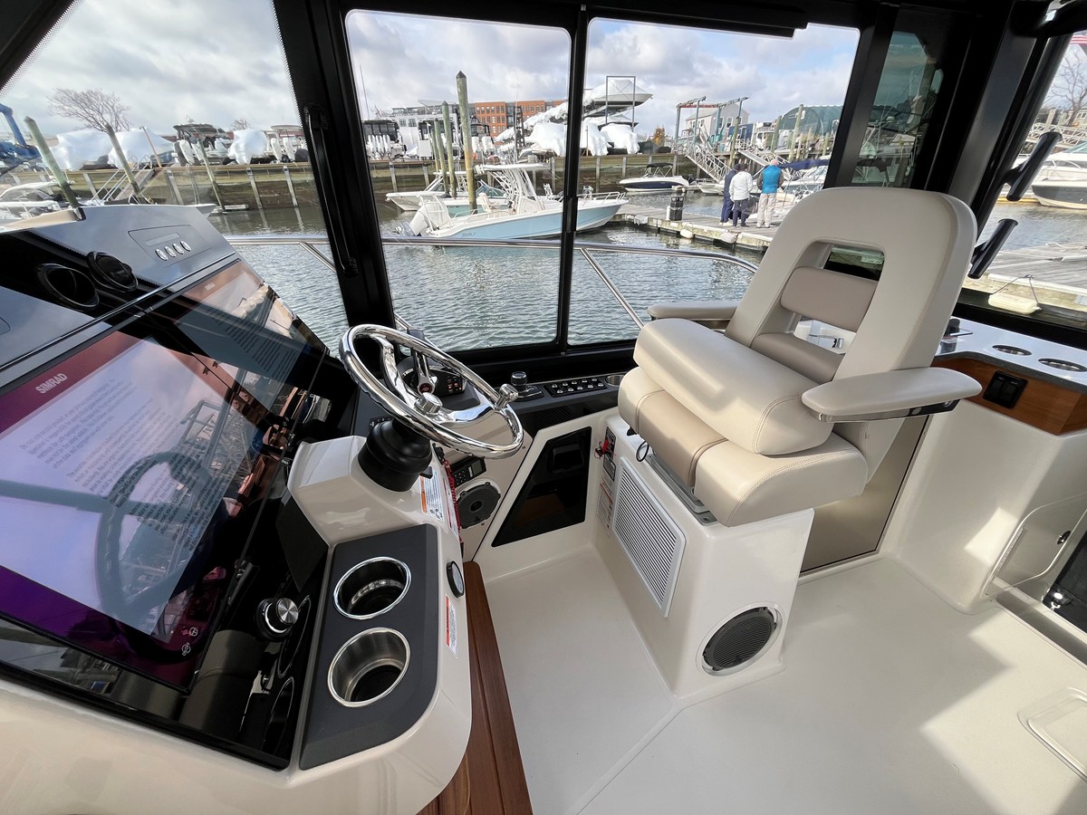 BOSTON WHALER 365 CONQUEST, photo 30