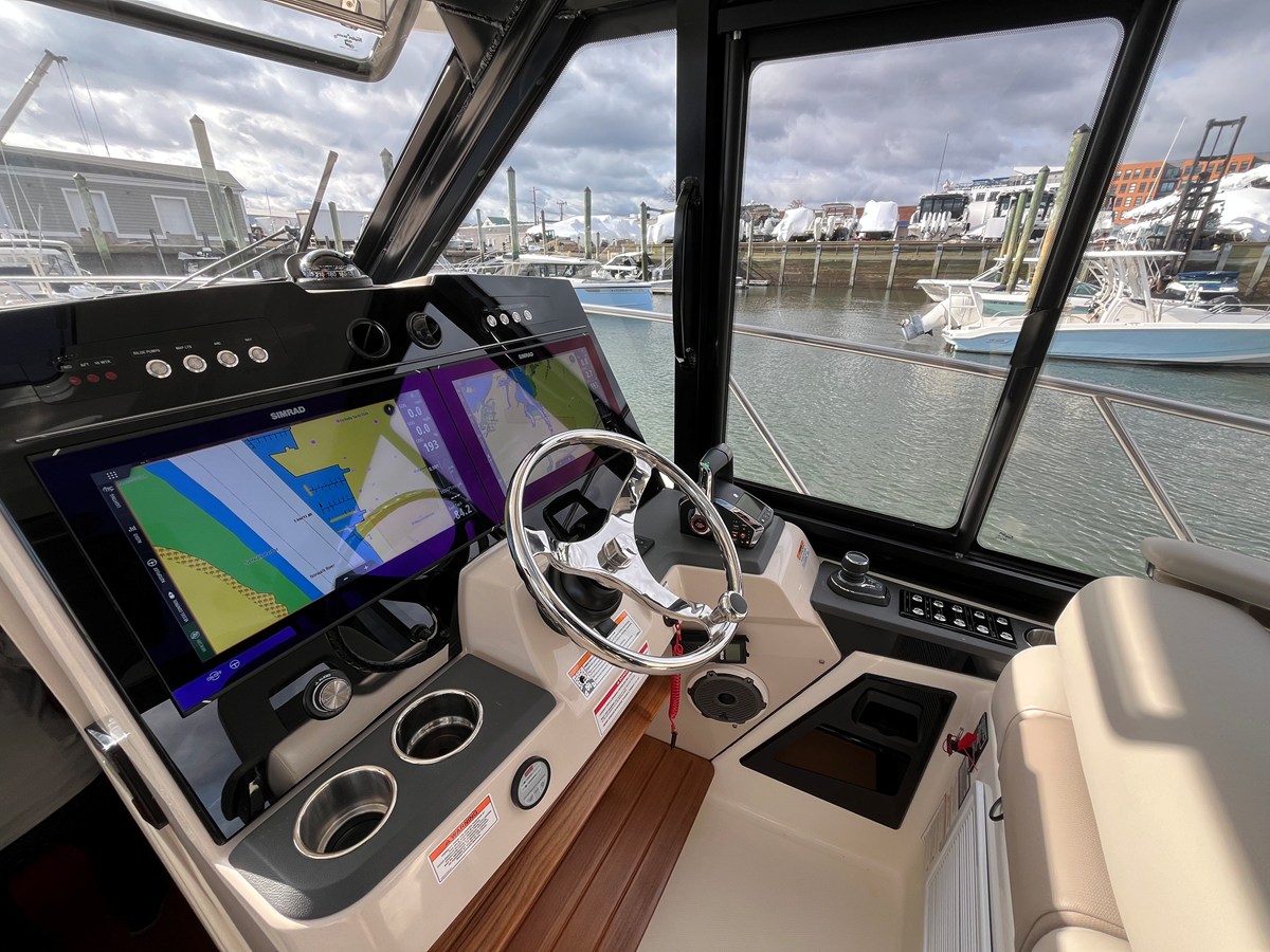 BOSTON WHALER 365 CONQUEST, photo 31