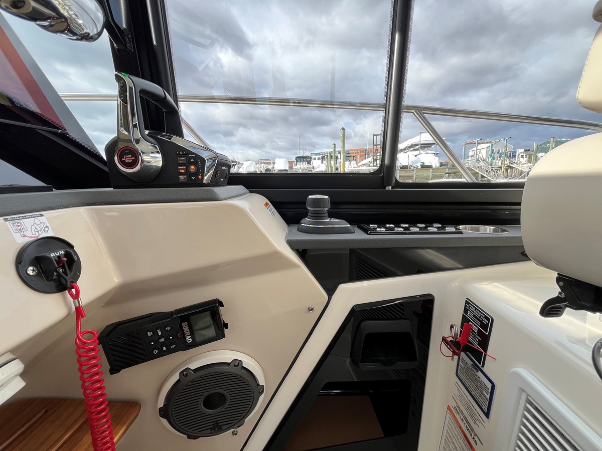 BOSTON WHALER 365 CONQUEST, photo 33