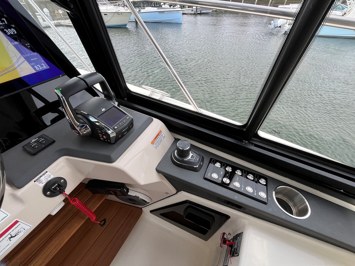 BOSTON WHALER 365 CONQUEST, photo 34