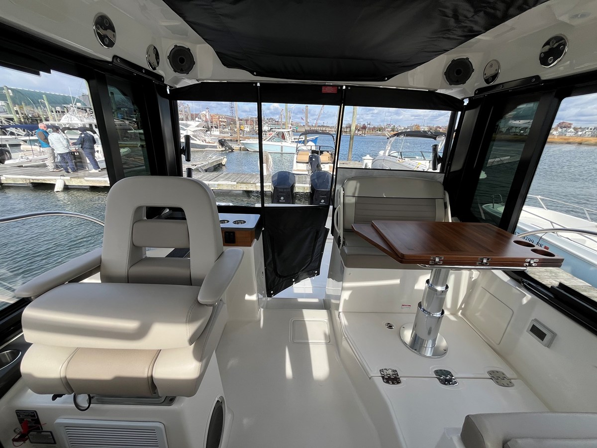 BOSTON WHALER 365 CONQUEST, photo 36