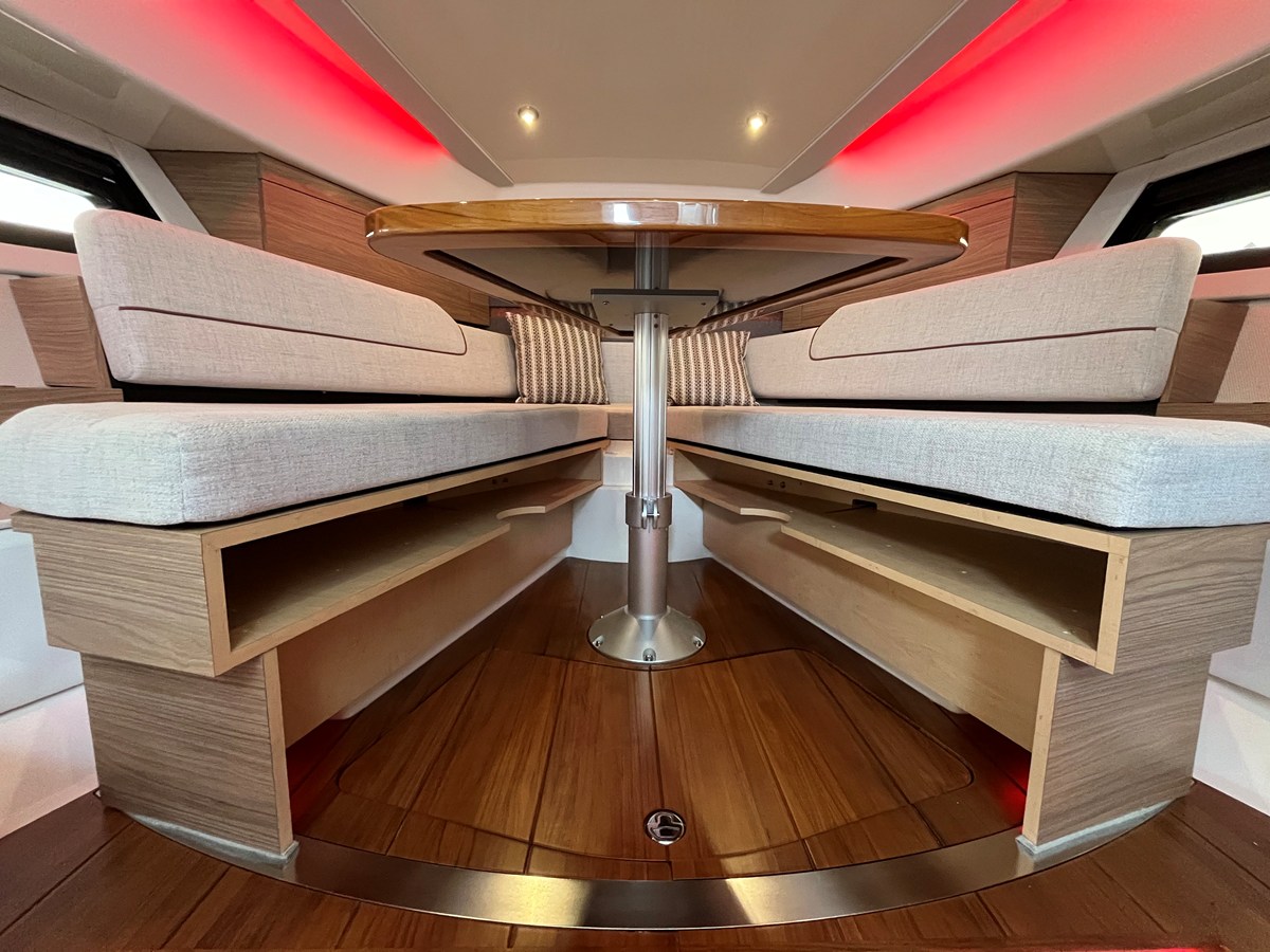 BOSTON WHALER 365 CONQUEST, photo 39