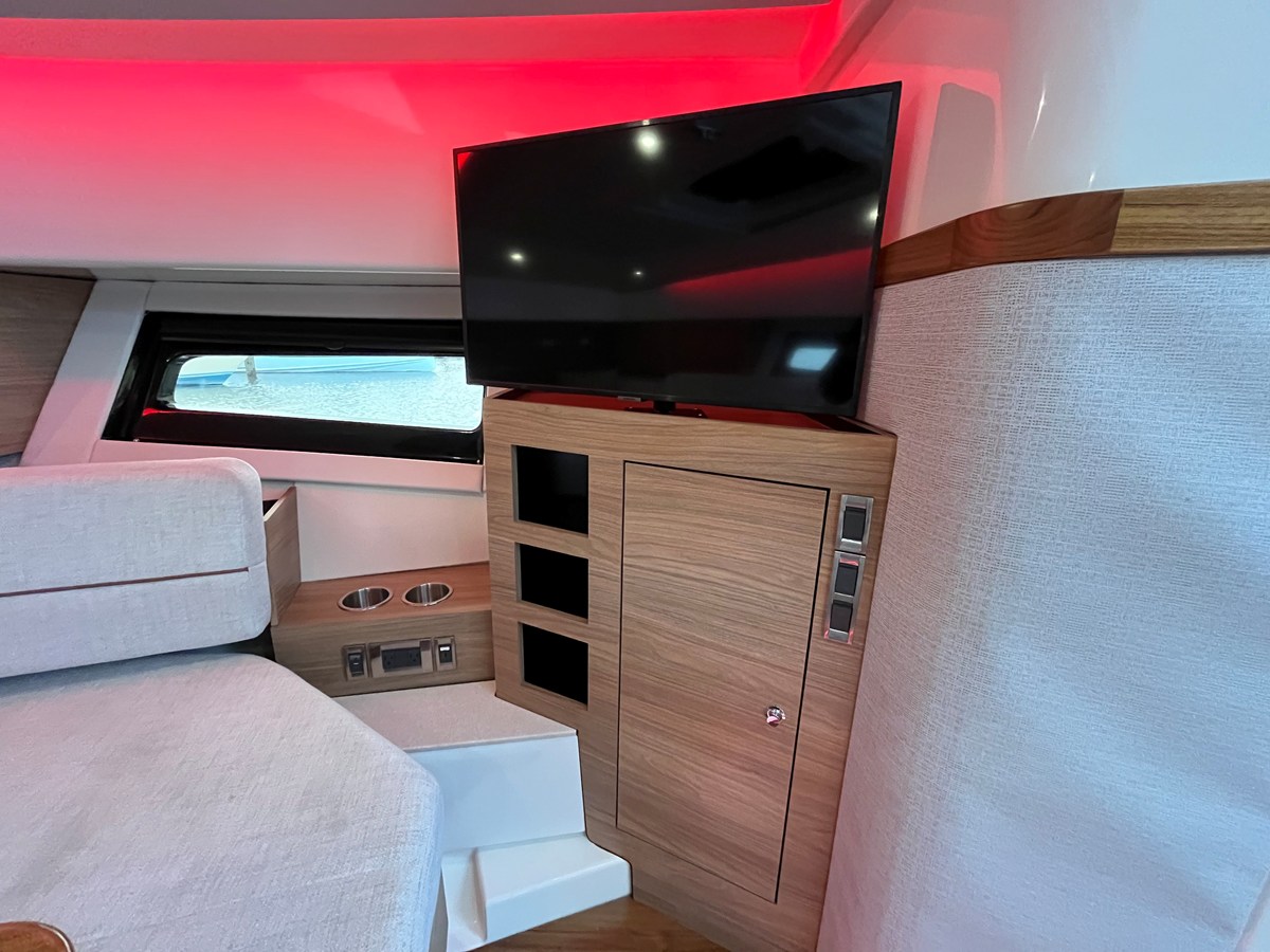 BOSTON WHALER 365 CONQUEST, photo 40