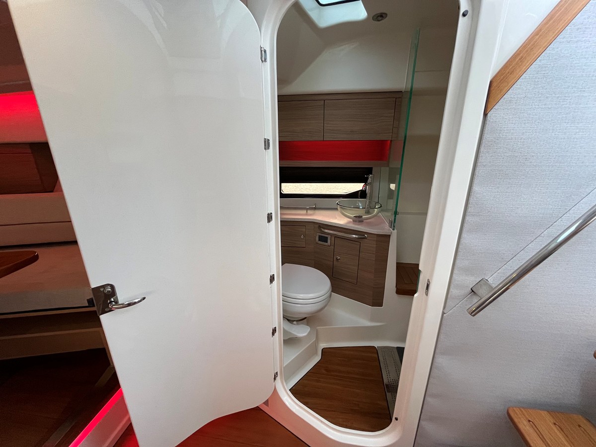 BOSTON WHALER 365 CONQUEST, photo 44