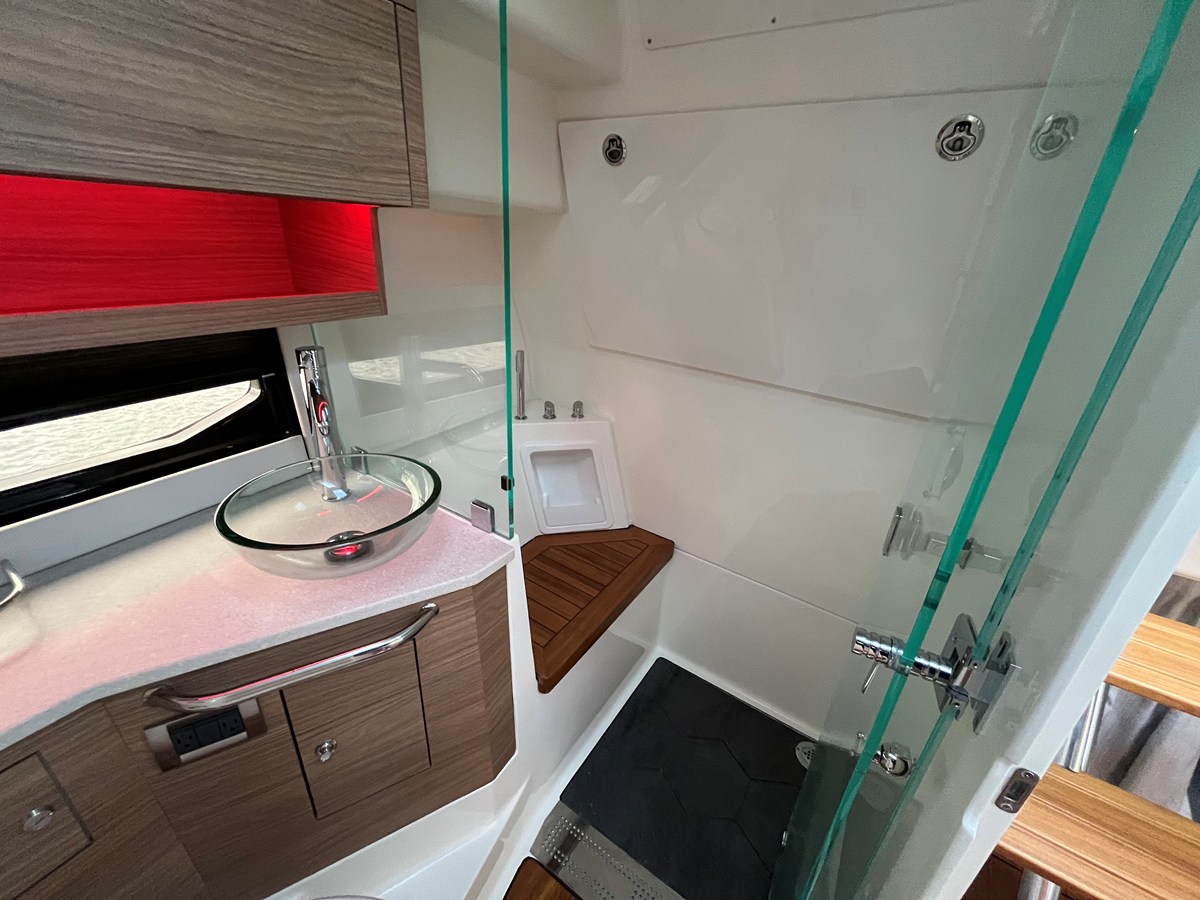 BOSTON WHALER 365 CONQUEST, photo 46