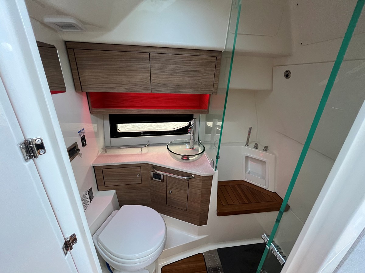 BOSTON WHALER 365 CONQUEST, photo 48