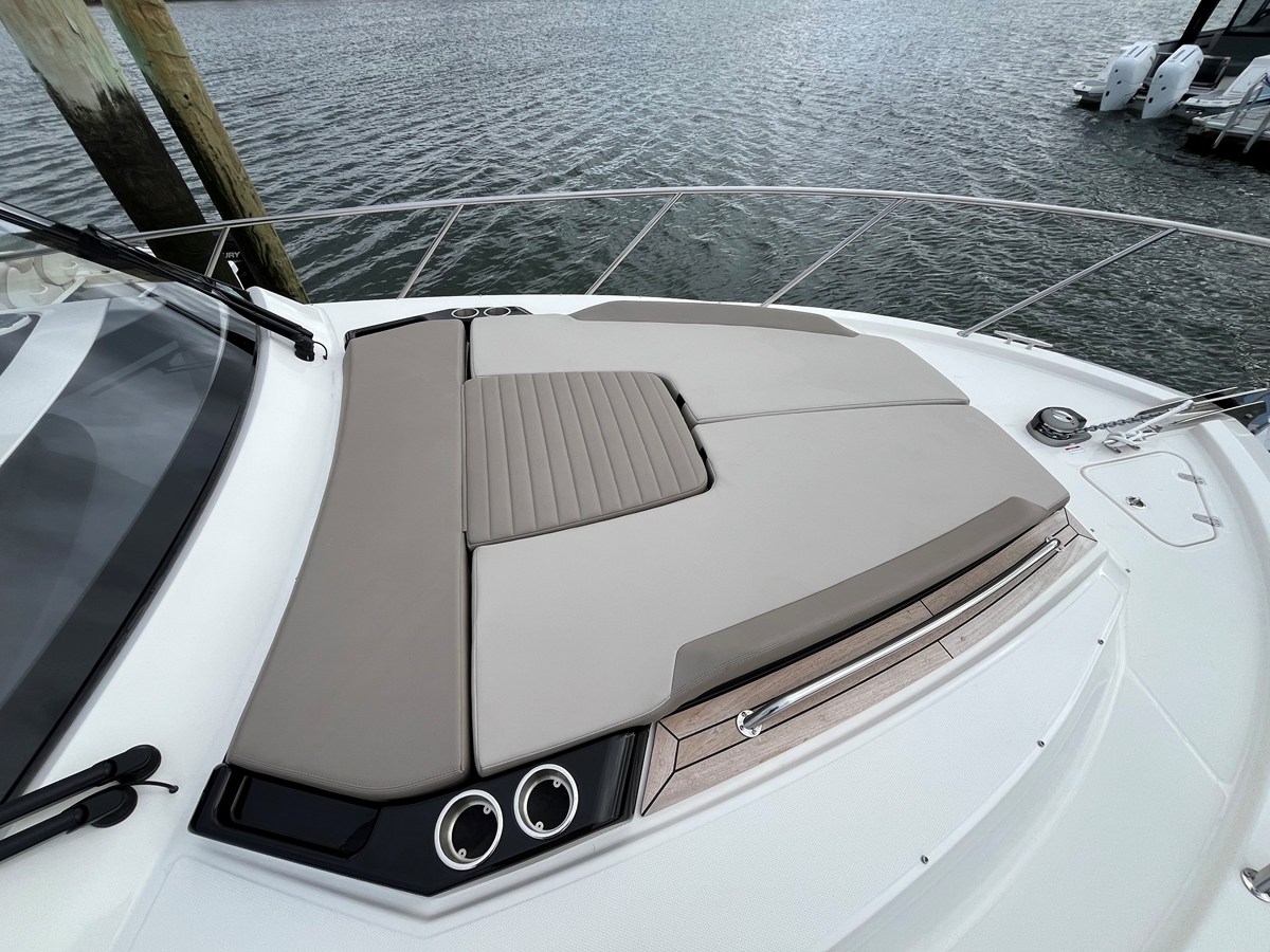 BOSTON WHALER 365 CONQUEST, photo 54