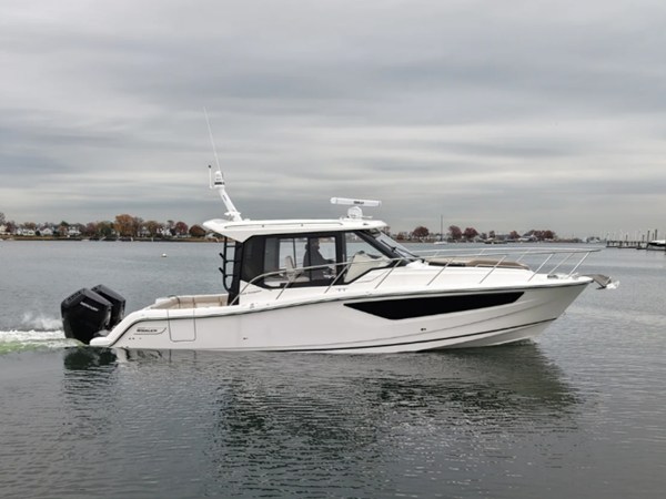 BOSTON WHALER 365 CONQUEST — 2026 Boston Whaler 365 Conquest