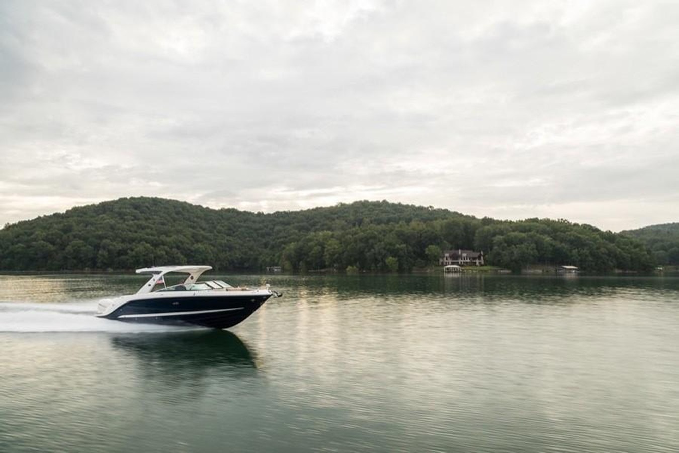 Sea Ray SLX 310 Outboard — 2025 Sea Ray SLX 310 Outboard — photo 4