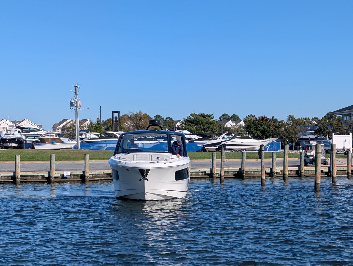 Sea Ray SUNDANCER 370 OUTBOARD — 2026 Sea Ray Sundancer 370 Outboard — photo 2
