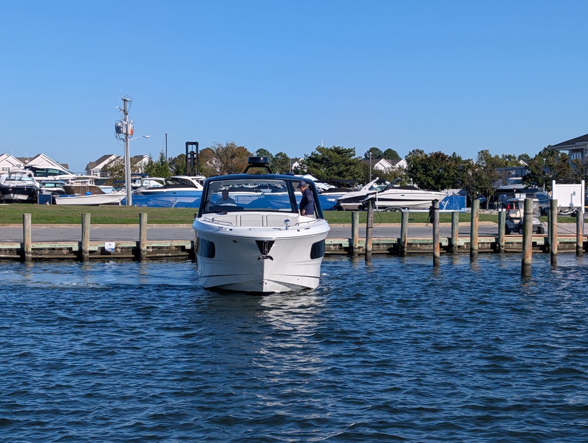 Sea Ray SUNDANCER 370 OUTBOARD — 2026 Sea Ray Sundancer 370 Outboard — photo 3