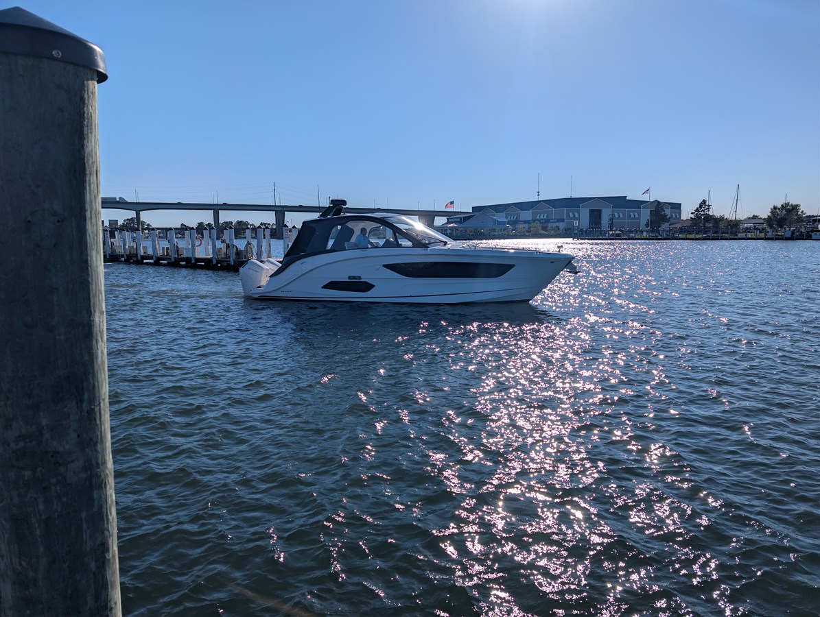 Sea Ray SUNDANCER 370 OUTBOARD — 2026 Sea Ray Sundancer 370 Outboard — photo 4