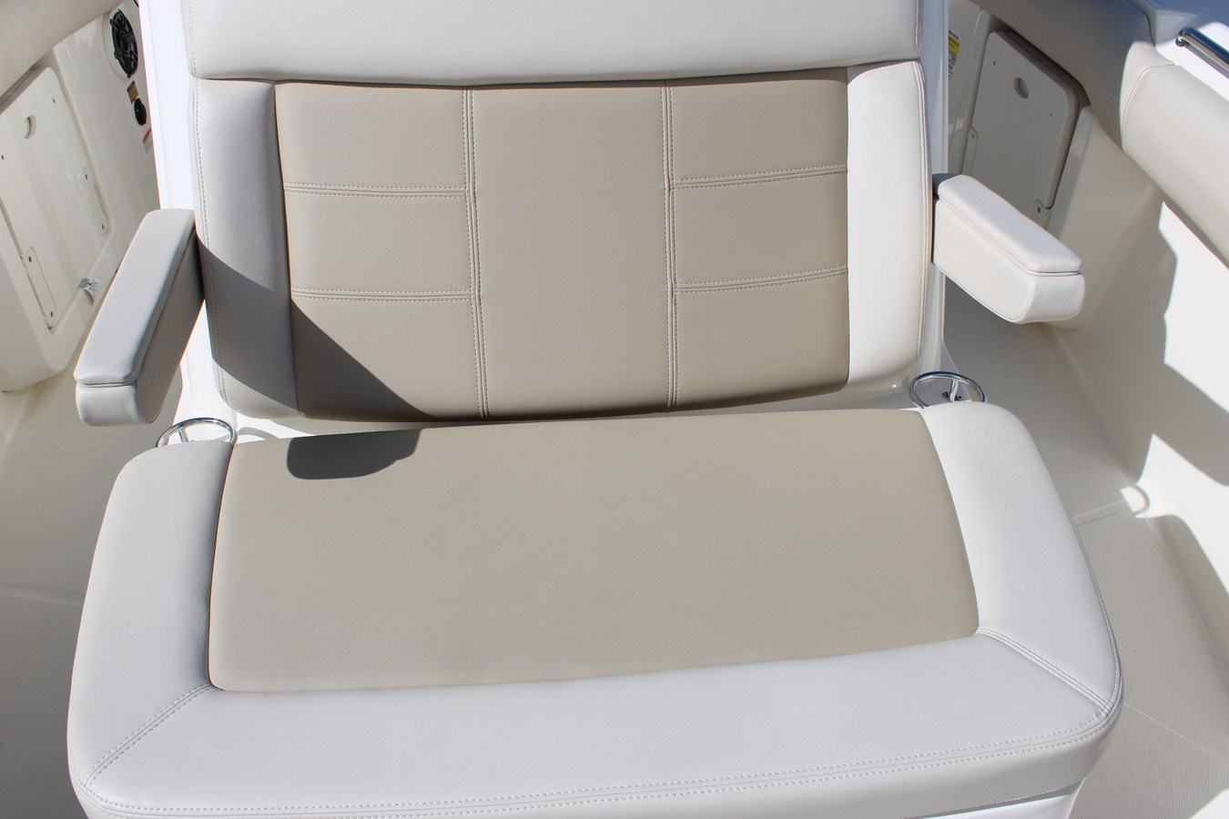 BOSTON WHALER 250 OUTRAGE, photo 16