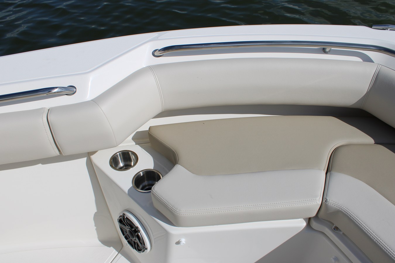 BOSTON WHALER 250 OUTRAGE, photo 17