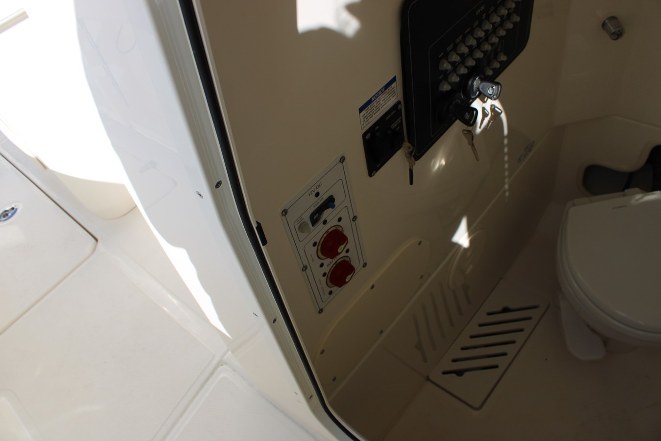 BOSTON WHALER 250 OUTRAGE, photo 20