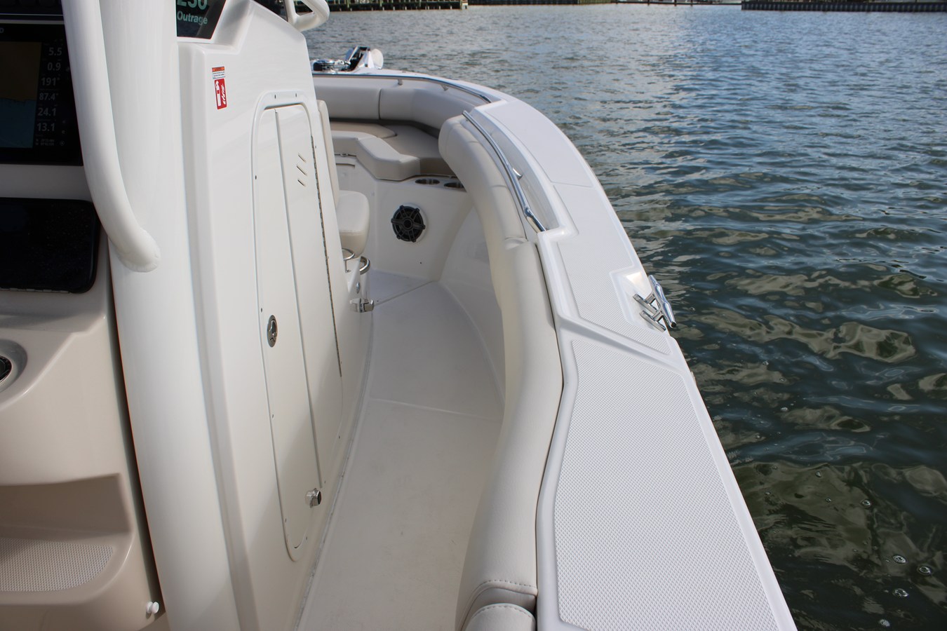BOSTON WHALER 250 OUTRAGE, photo 30