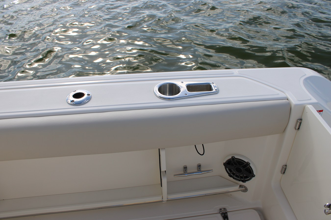 BOSTON WHALER 250 OUTRAGE, photo 31