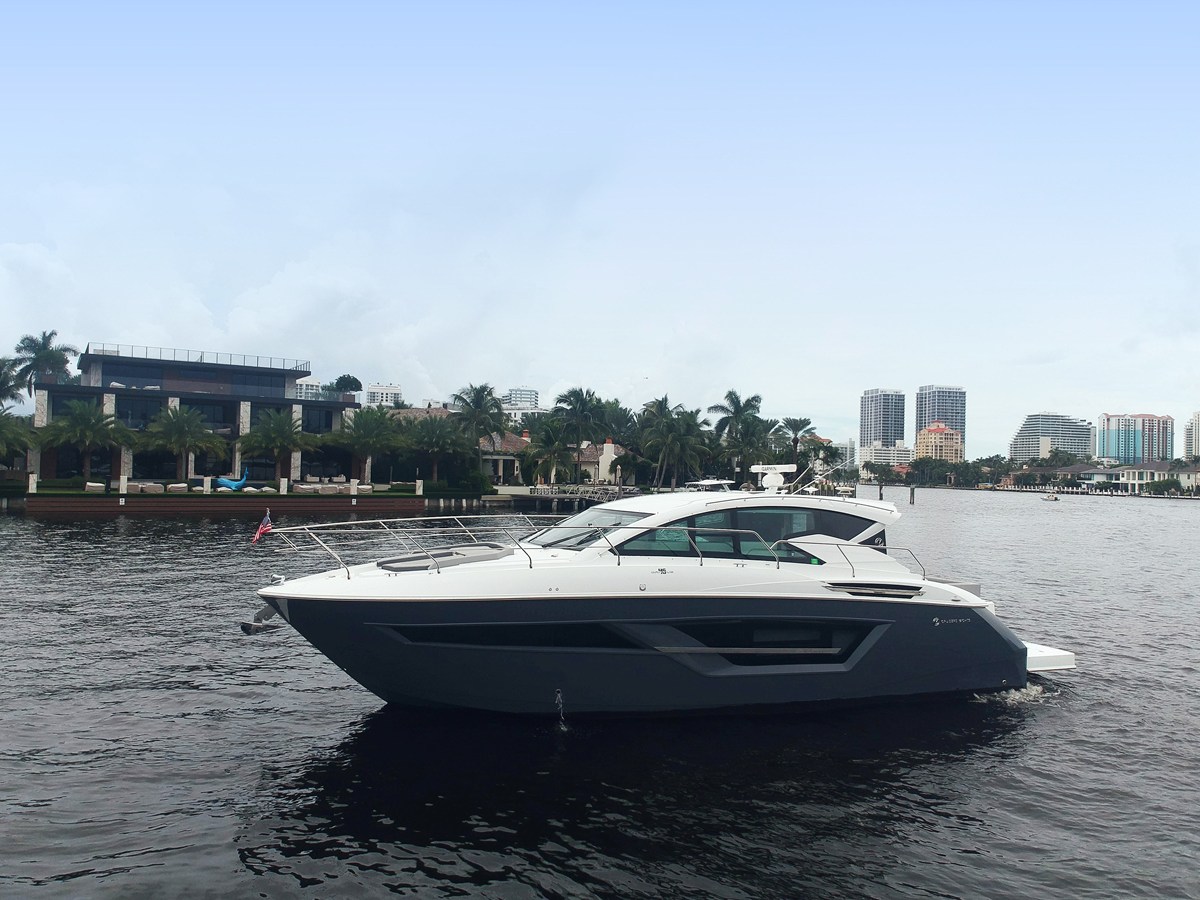 Cruisers Yachts 46 CANTIUS — 2023 Cruisers Yachts 46 Cantius