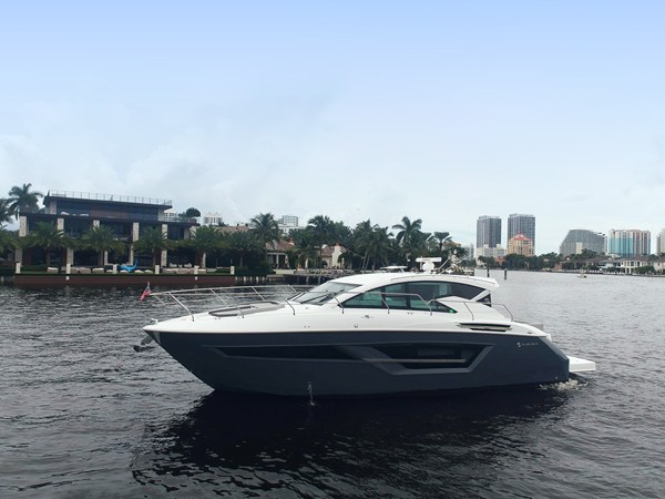 CRUISERS YACHTS 46 CANTIUS — 2023 Cruisers Yachts 46 Cantius