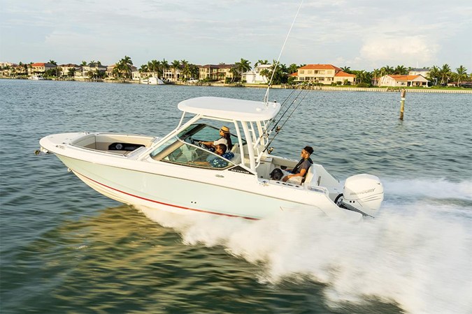 BOSTON WHALER 240 VANTAGE — 2027 Boston Whaler 240 Vantage