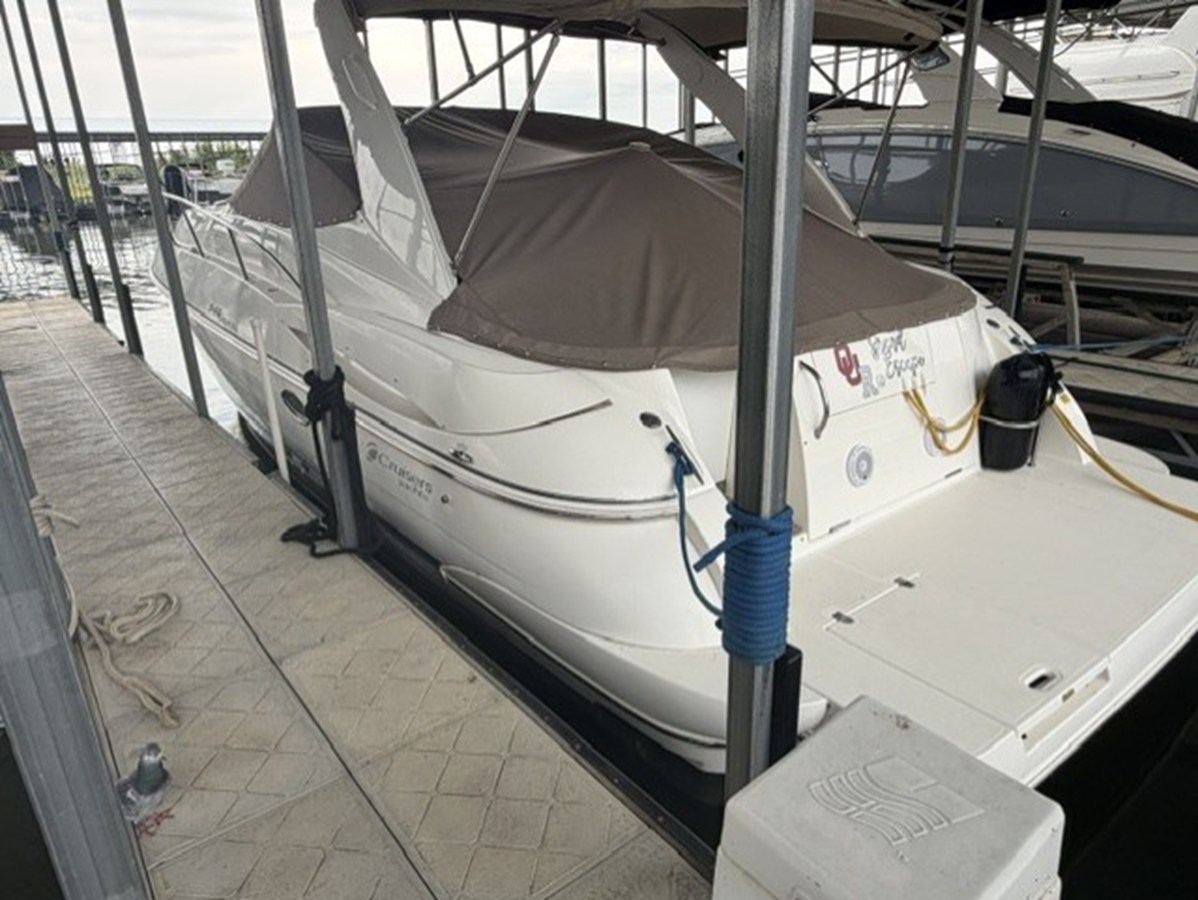 Cruisers Yachts 340 EXPRESS — 2005 Cruisers Yachts 340 Express — photo 2
