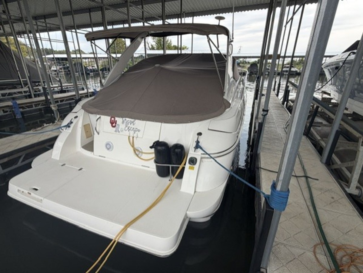 Cruisers Yachts 340 EXPRESS — 2005 Cruisers Yachts 340 Express — photo 3