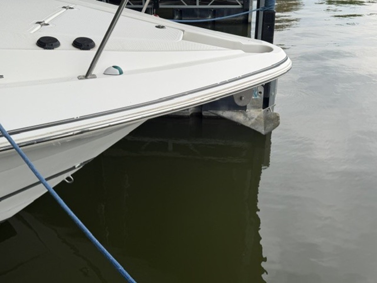 Cruisers Yachts 340 EXPRESS — 2005 Cruisers Yachts 340 Express — photo 4
