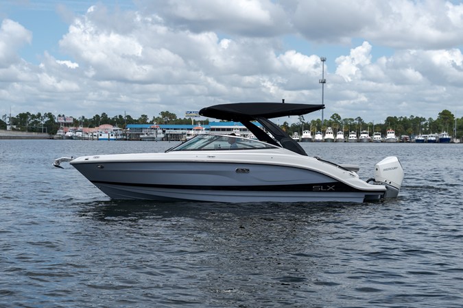 SEA RAY SLX 260 OUTBOARD — 2027 Sea Ray SLX 260 Outboard