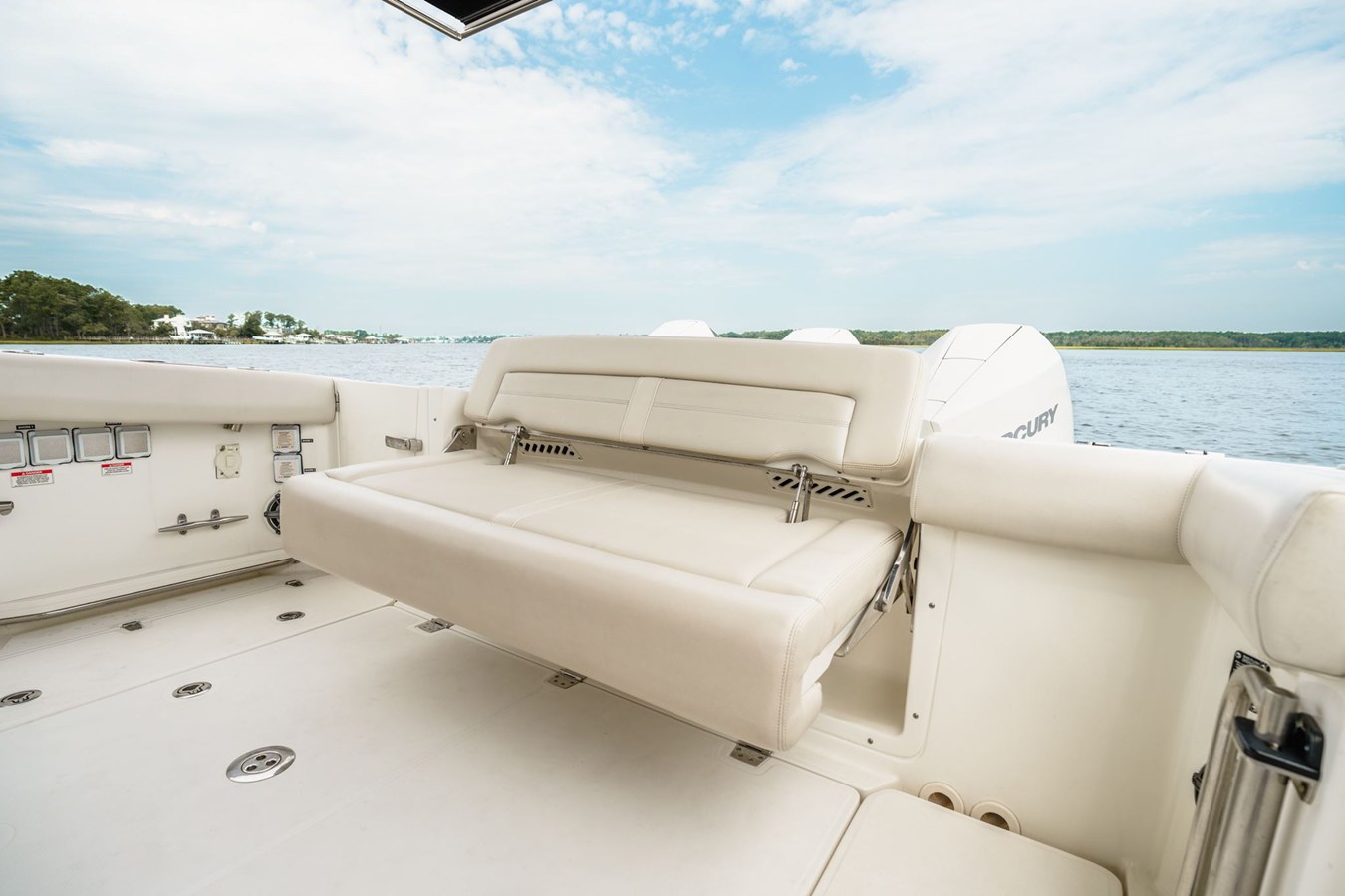Boston Whaler 350 REALM — 2021 Boston Whaler 350 Realm — photo 5