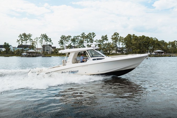 BOSTON WHALER 350 REALM — 2021 Boston Whaler 350 Realm