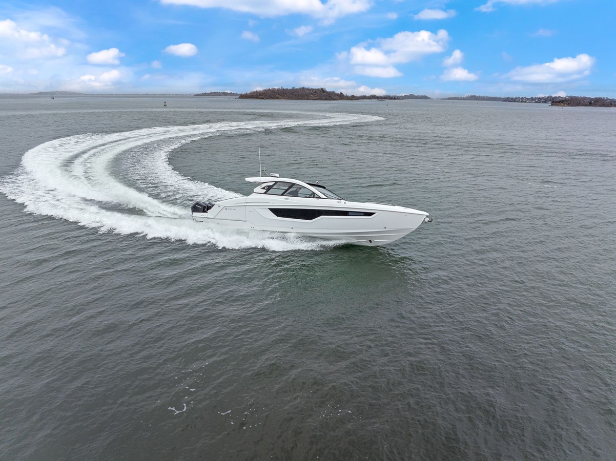 CRUISERS YACHTS 50 GLS OB, photo 3