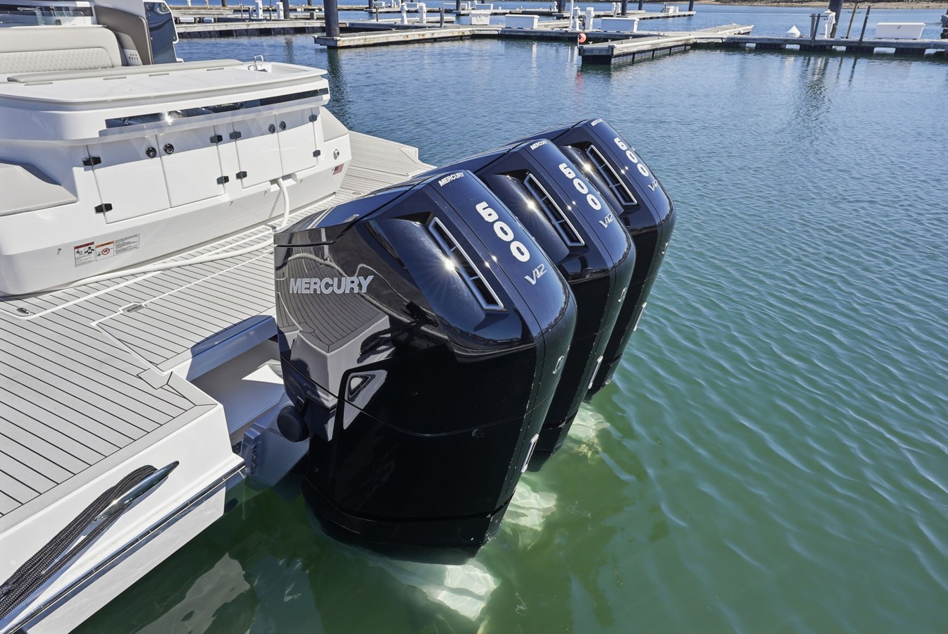 CRUISERS YACHTS 50 GLS OB, photo 6