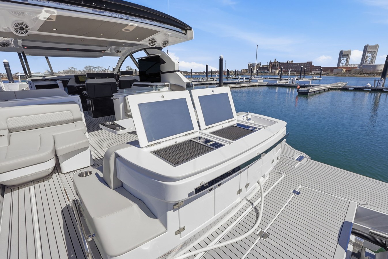 CRUISERS YACHTS 50 GLS OB, photo 8