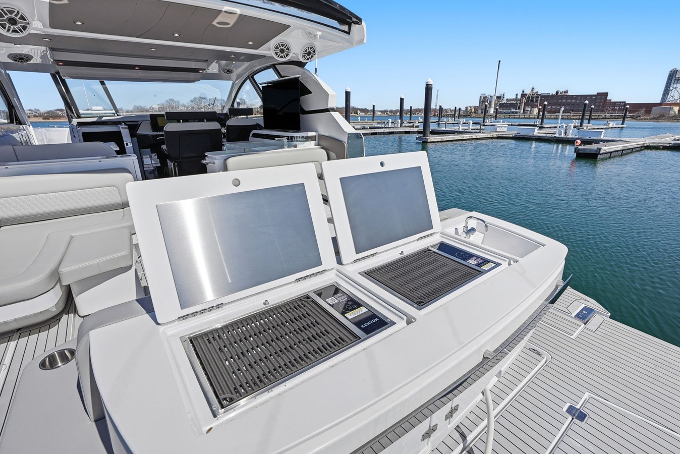CRUISERS YACHTS 50 GLS OB, photo 9