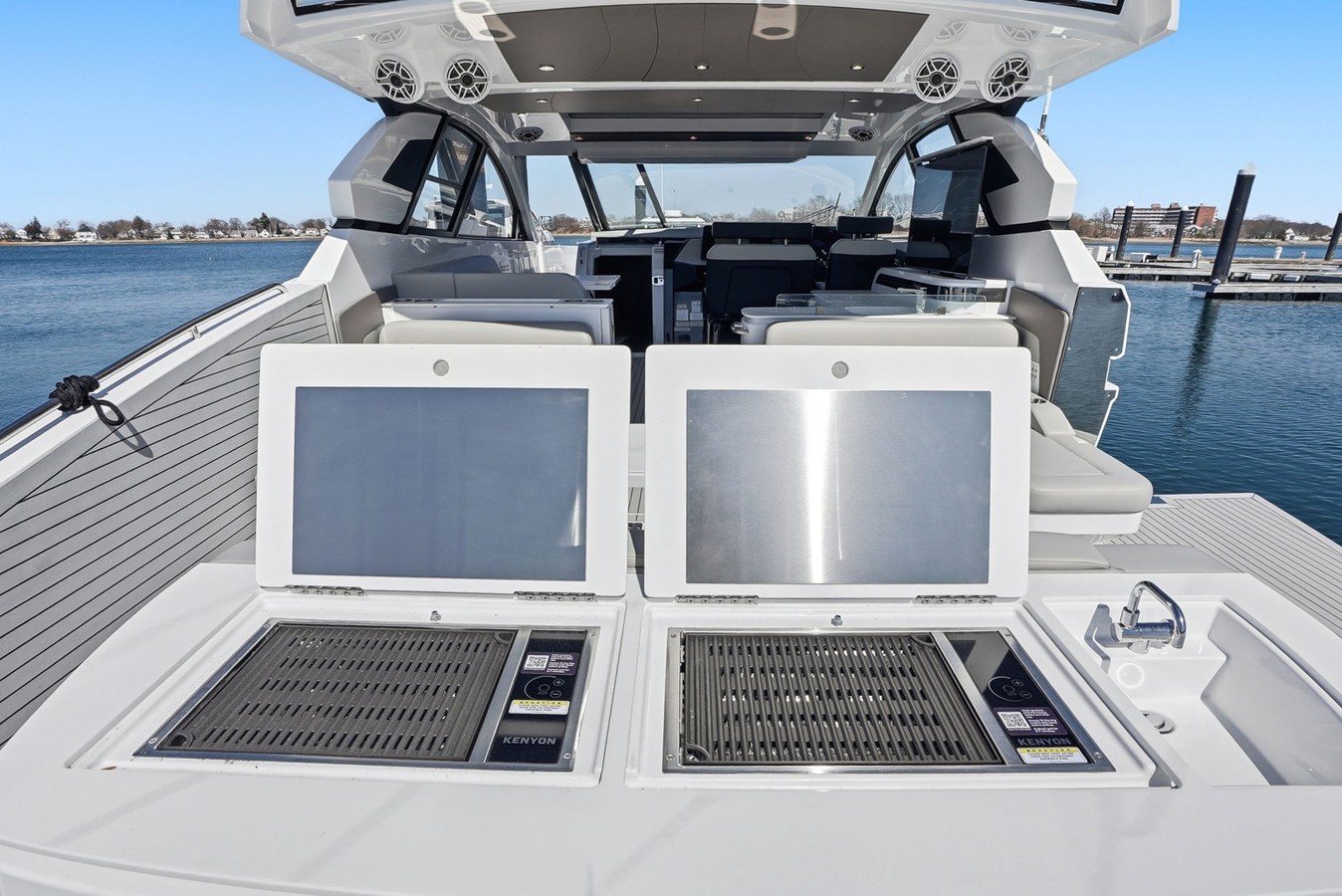 CRUISERS YACHTS 50 GLS OB, photo 10
