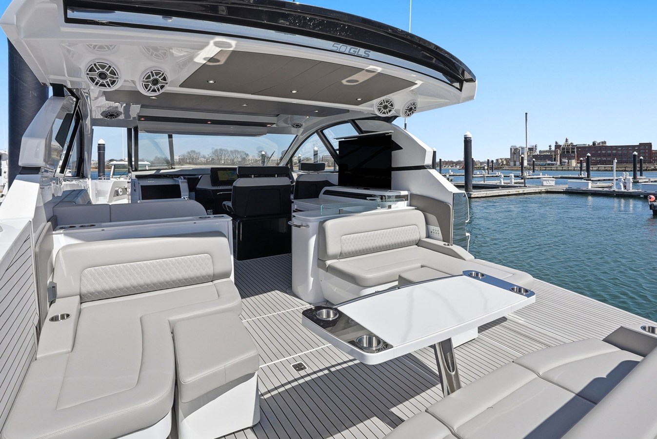 CRUISERS YACHTS 50 GLS OB, photo 11