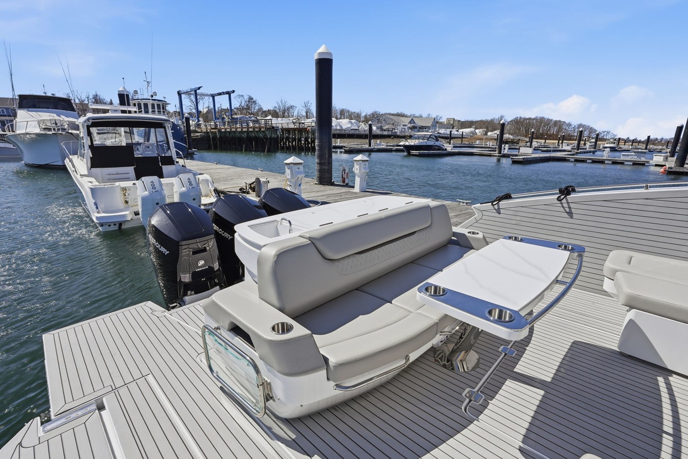 CRUISERS YACHTS 50 GLS OB, photo 12