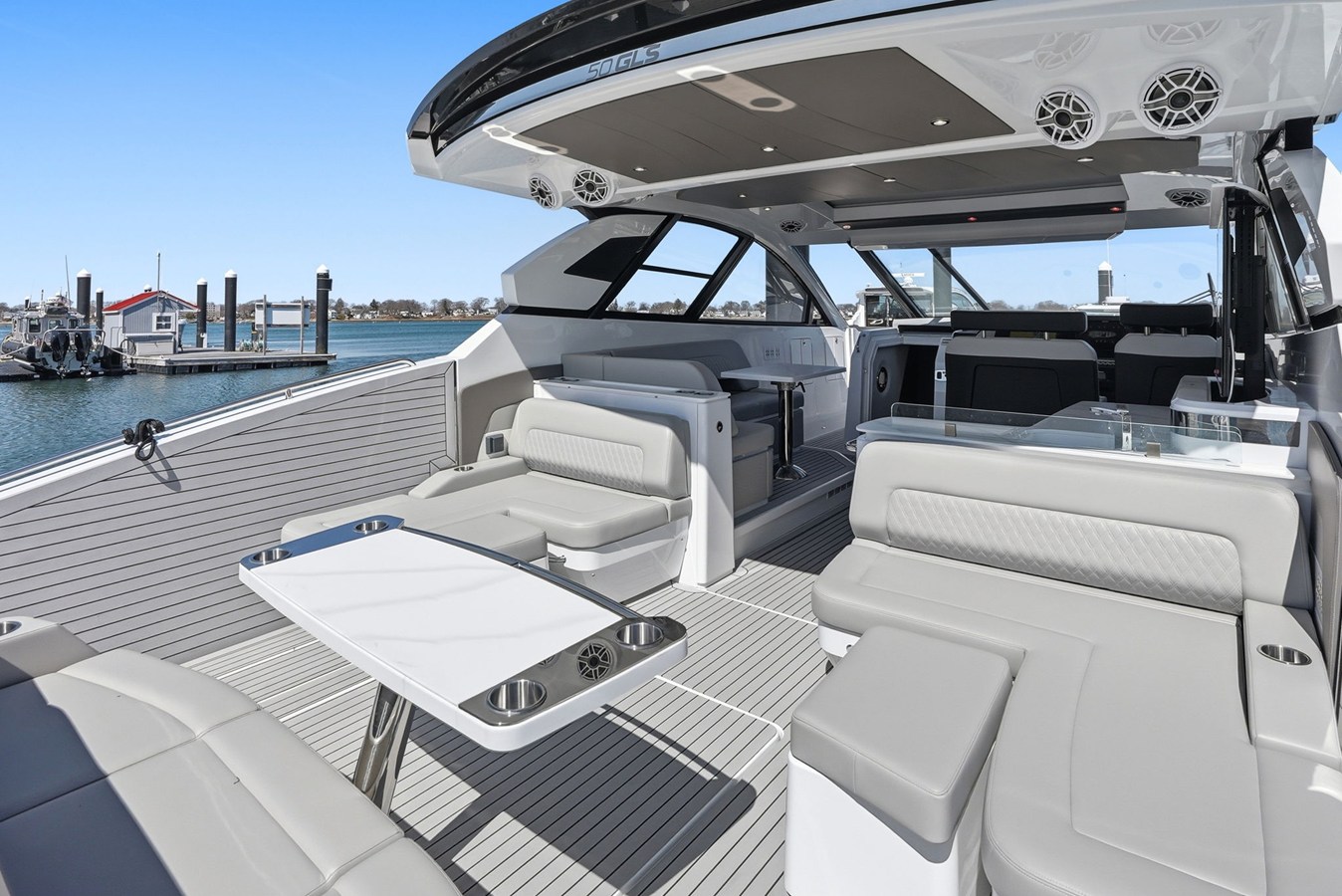 CRUISERS YACHTS 50 GLS OB, photo 13